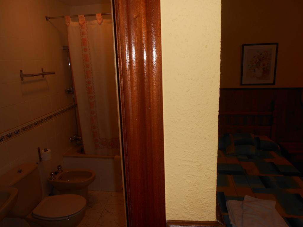Hostal Restaurante El Abuelo Trobajo Del Camino Room photo
